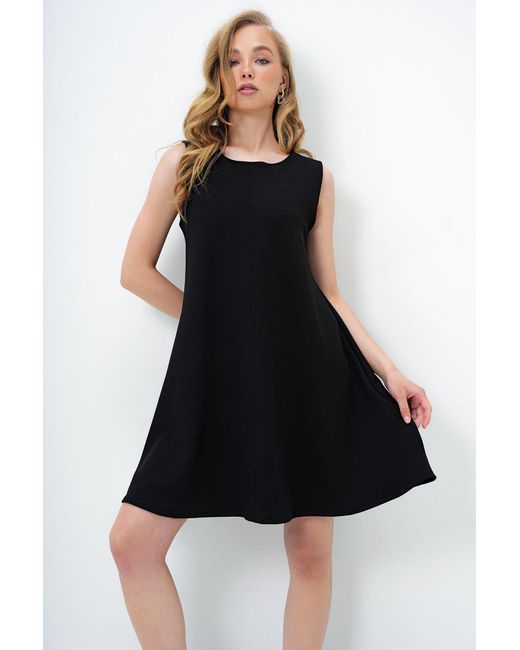 Trend Alaçatı Stili Black Schwarzes, Ärmelloses Kreppkleid Mit Rundhalsausschnitt Und Reißverschluss Hinten Alc-X13968 Für Damen