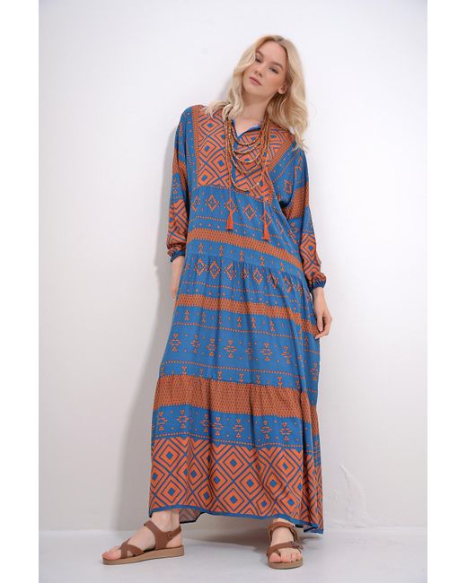 Trend Alaçatı Stili Blue Kleid aus gewebter viskose mit -blauem kragen und quasten, detailliert, mehrlagig, volant, ethnomuster,