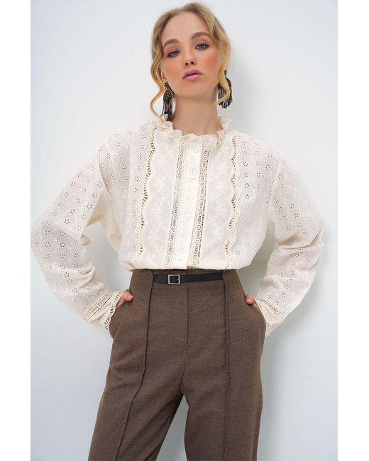Trend Alaçatı Stili Natural Ecrufarbenes, Gerüschtes, Besticktes Fisto-Hemd Für Damen
