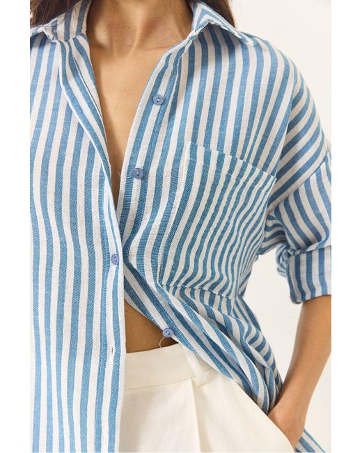 Bianco Lucci Blue Gestreiftes, Übergroßes, Gewebtes Hemd Mit Einer Tasche Und Detailliertem Detail 2069 Für Damen