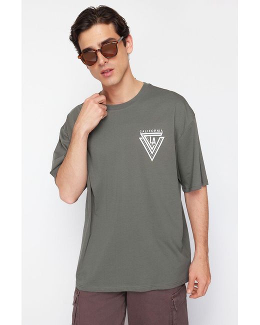 Trendyol Farbenes, übergroßes/weit geschnittenes t-shirt aus 100 % baumwolle mit rundhalsausschnitt und city-aufdruck in Gray für Herren
