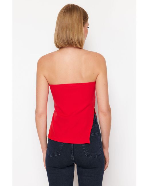 Trendyol Red E trägerlose, gewebte bluse mit schlitzdetail