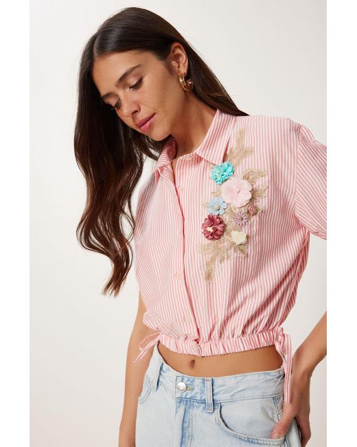 Happiness İstanbul Pink Hemd Mit Und Weißen Blumen, Bestickt, Gestreift, Kurz Geschnitten, Gewebt, Für Damen