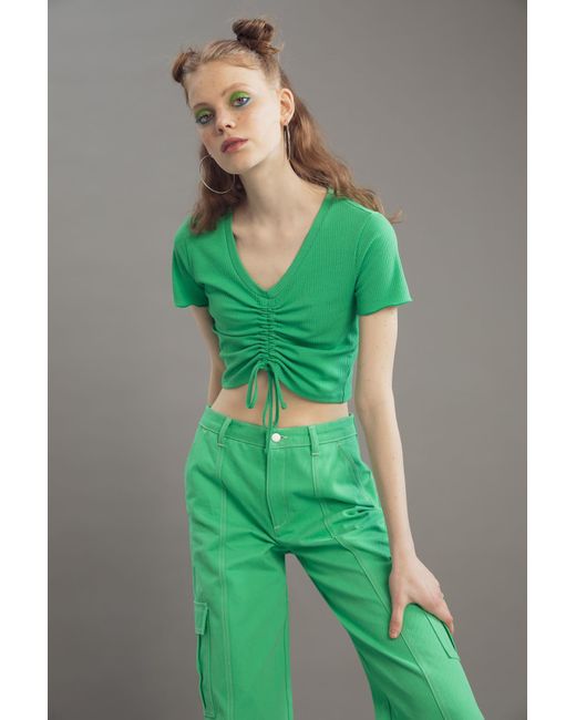 Defacto Green Coool tailliertes camisole-kurzarm-t-shirt mit v-ausschnitt x9988az22sm