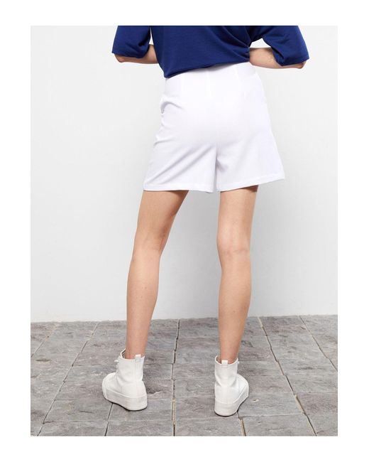 LC Waikiki Blue Gabardine-Shorts Mit Gerader Passform Und Taschendetail Im Standardschnitt Für Damen