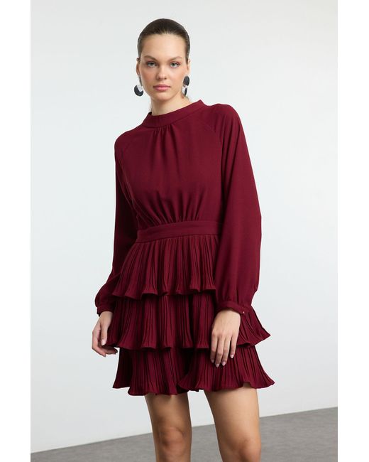 Trendyol Red Burgunderrotes Minikleid Mit Stehkragen, Plissee Und Taillenöffnung, Skater-Kleid, Modell Twoaw25El00253 Für Damen