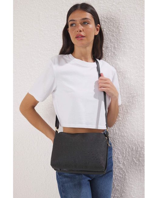 Trendyol Black Schwarze Umhängetasche Mit Verstellbarem Kreuzriemen Und Reißverschluss Für Damen