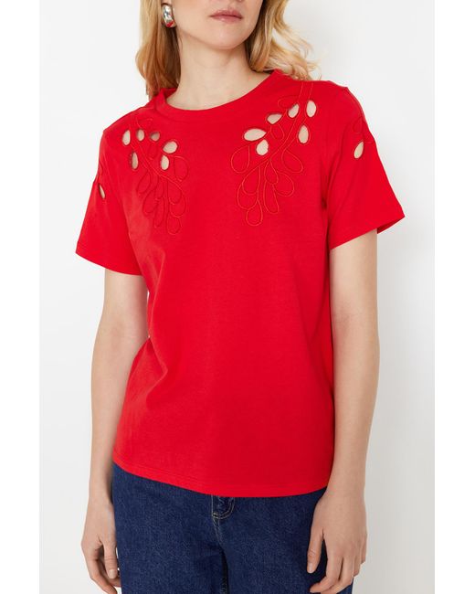 Trendyol Red Es besticktes strick-t-shirt im basic-/regular-fit
