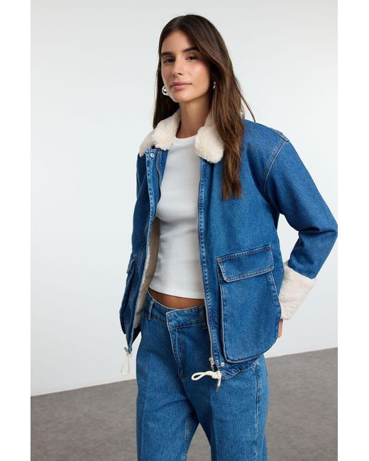Trendyol Blue Plüsch-Jeansjacke