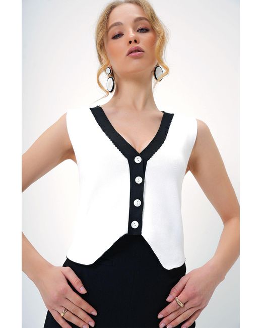 Trend Alaçatı Stili Black Weiße Strickweste Mit V-Ausschnitt Und Farbblock Für Damen