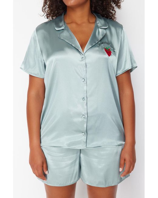 Trendyol Blue Mintes pyjama-set aus satin mit besticktem hemdkragen und erdbeermuster