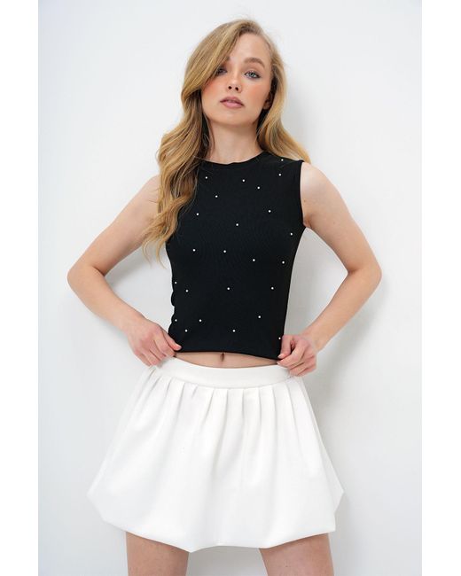 Trend Alaçatı Stili Black Schwarze Sommer-Crop-Bluse Mit Rundhalsausschnitt Und Perlenbesatz Für Damen