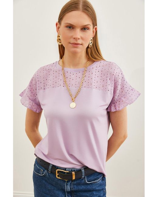 Olalook Purple Farbenes t-shirt mit volant und muschelärmeln
