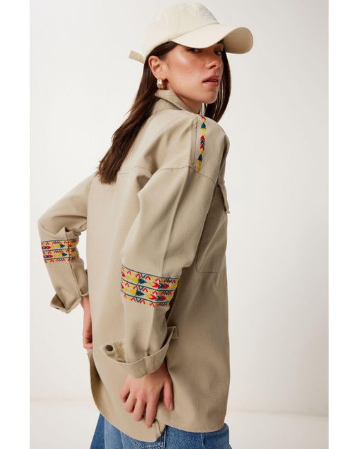 Happiness İstanbul Blue Beigefarbene, Übergroße Gabardine-Hemdjacke Mit Ethno-Stickerei Für Damen