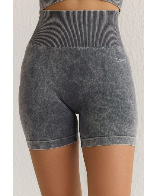 Trendyol Gray Anthrazitfarbene, Nahtlos Gestrickte Sportshorts – Waschbare, Kurze Leggings Für Damen
