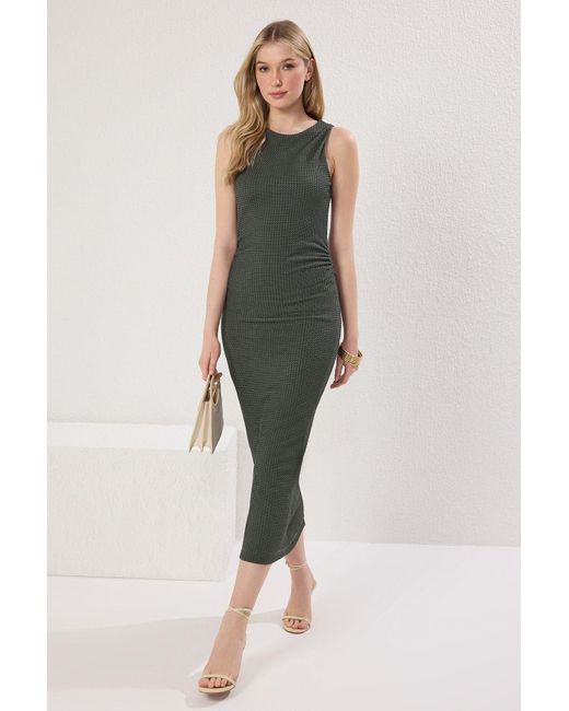 Trendyol Green Khakifarbenes Midi-Strickkleid Mit Rundhalsausschnitt Und Nullärmeln – Für Damen