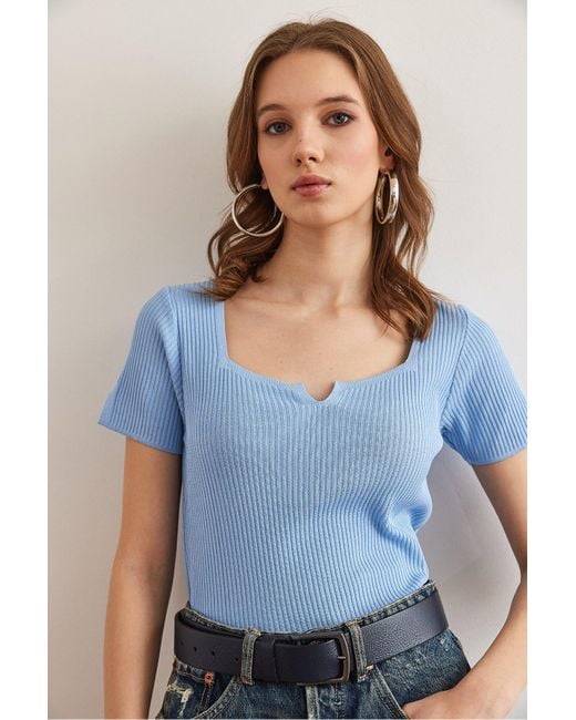 Olalook Blue Babyblaue Strickbluse Mit Ausschnitten Am Ausschnitt Und Ärmeln Blz- 19002884 Für Damen