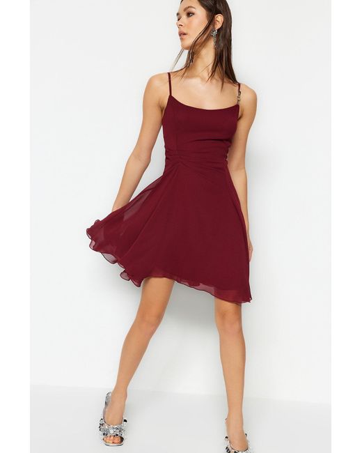 Trendyol Red Burgunderrotes, Kurzes, Schickes Abendkleid Aus Gewebtem Chiffon