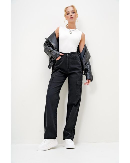 Trend Alaçatı Stili Blue Schwarze Jeanshose Mit Weitem Bein Und Cargotaschen Für Damen