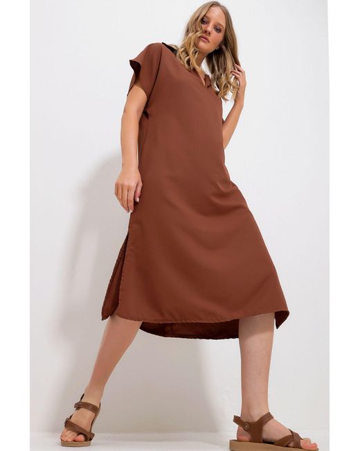 Trend Alaçatı Stili Brown Braunes Webkleid Mit Rollkragen Und Schlitzen An Den Seiten Alc-X11732 Für Damen