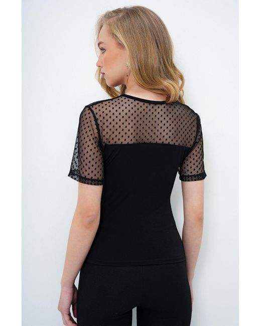 Trend Alaçatı Stili Black Schwarze Strickbluse Aus Tüll Mit Rundhalsausschnitt Und Detaillierten Polka Dots Für Damen