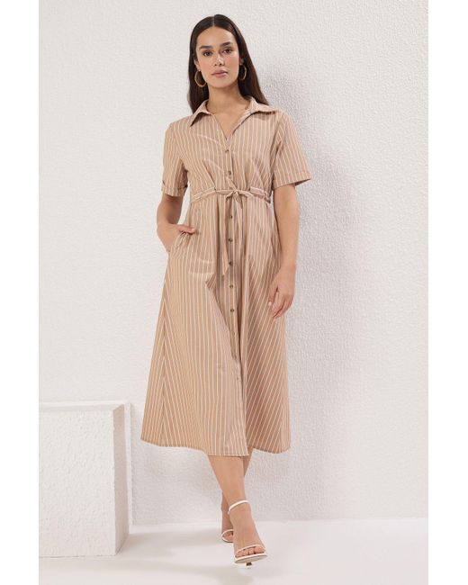 Trendyol Natural Gestreiftes A-Linien-Midi-Kleid Mit Gewebtem Gürtel
