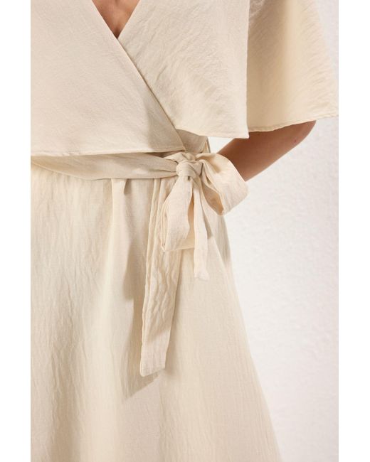 Trendyol Natural Beigefarbenes, Zweireihiges A-Linien-Kleid Mit Kapes-Kragen Und Gefüttertem Midi-Leinen-Optik-Twill-Kleid Für Damen