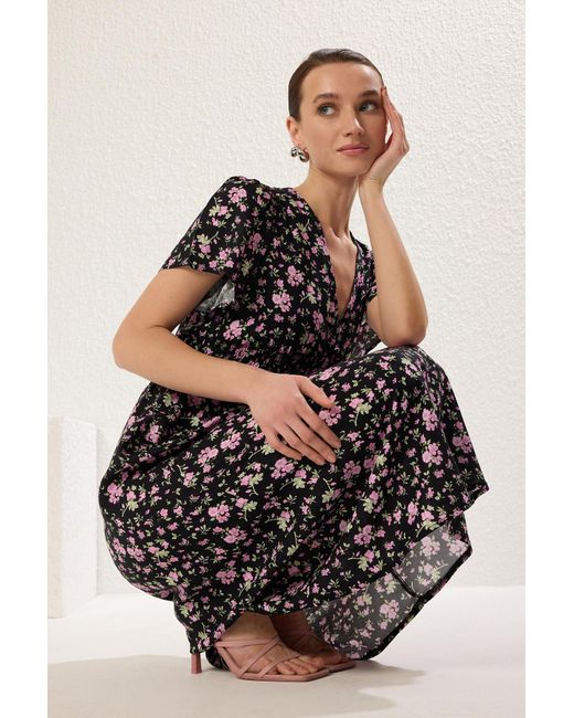 Trendyol Black Viskose-Midi-Webkleid Mit Mehrfarbigem Saum An Der Taille Für Damen