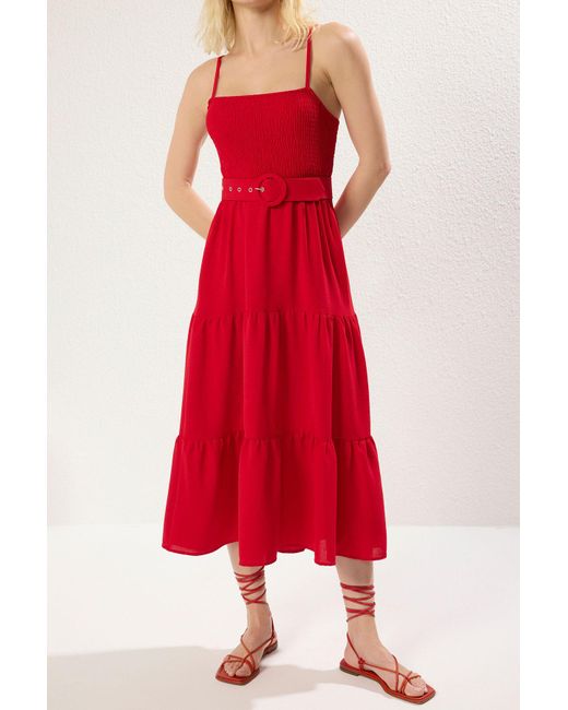 Trendyol Red Rotes, Gerades, Tailliertes Midi-Webkleid Mit Geradem Saum Für Damen