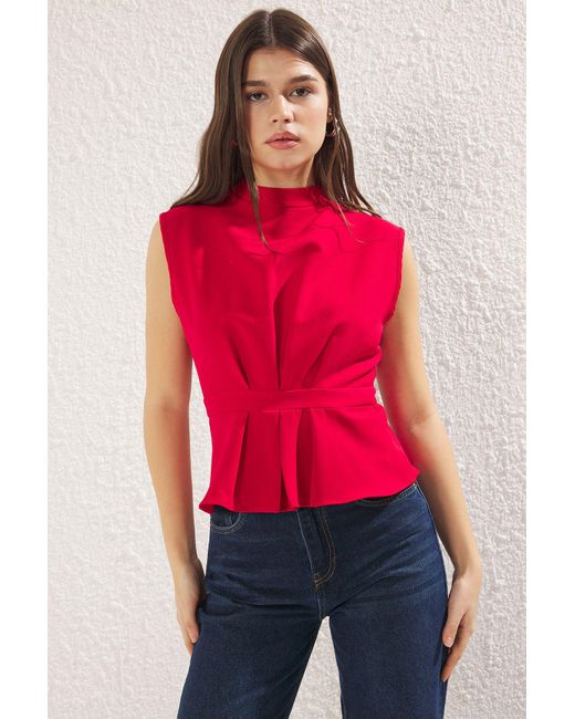 Trendyol Pink Rote, Gewebte, Ärmellose Bluse Mit Rundhalsausschnitt Für Damen