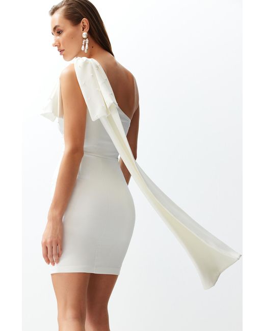Trendyol White Braut-brautkleid mit er perle und detaillierter schleife für hochzeit/nikah, elegantes abendkleid