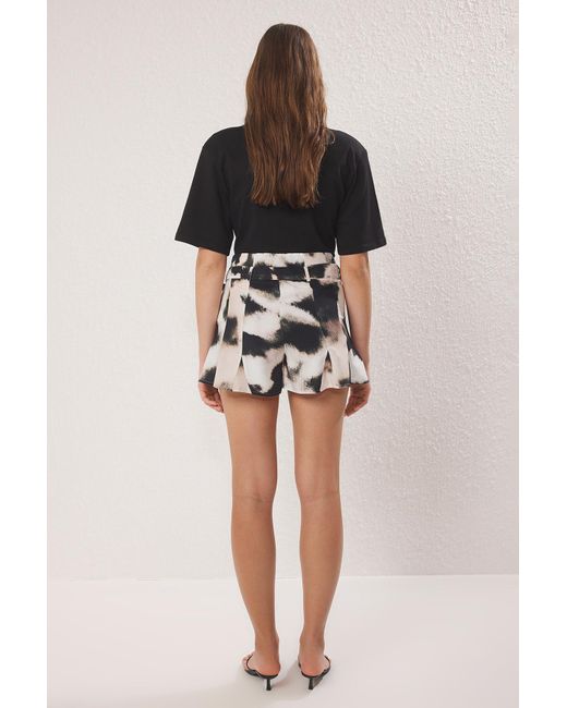 Trendyol Multicolor Mehrfarbige Mini-Shorts Und Bermuda-Gürtel Mit Rüschen-Batikmuster Für Damen