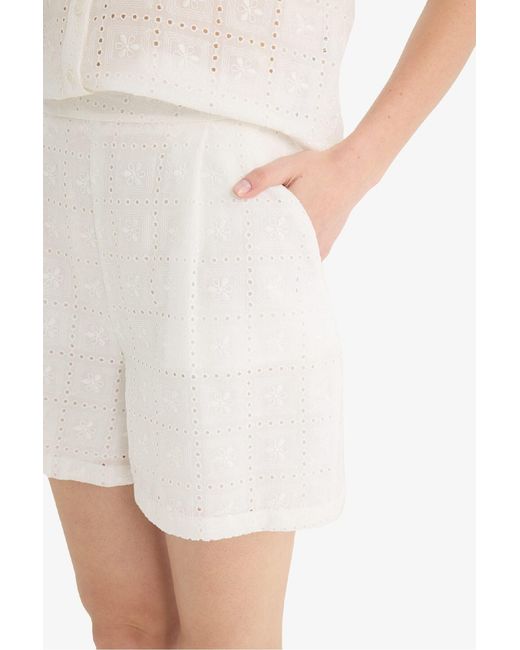 Defacto White Regular Fit Gerade Bein Brode Shorts Für Damen