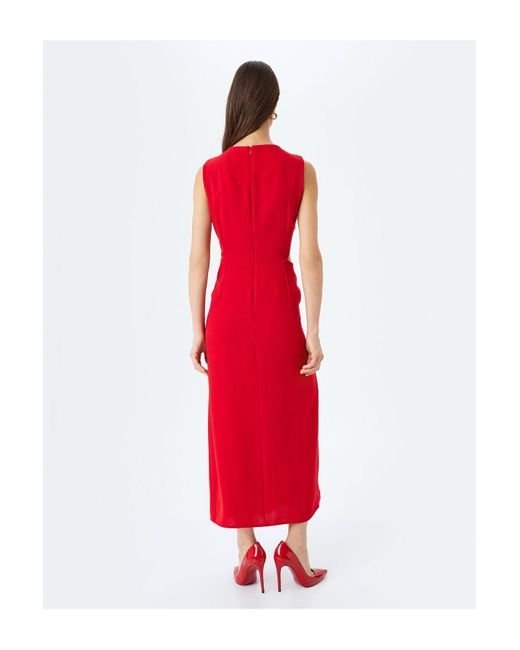 Koton Red Ärmelloses, Zweireihiges, Langes Kleid Mit Geschlitztem Fenster Und Detailliertem Rundhalsausschnitt Für Damen
