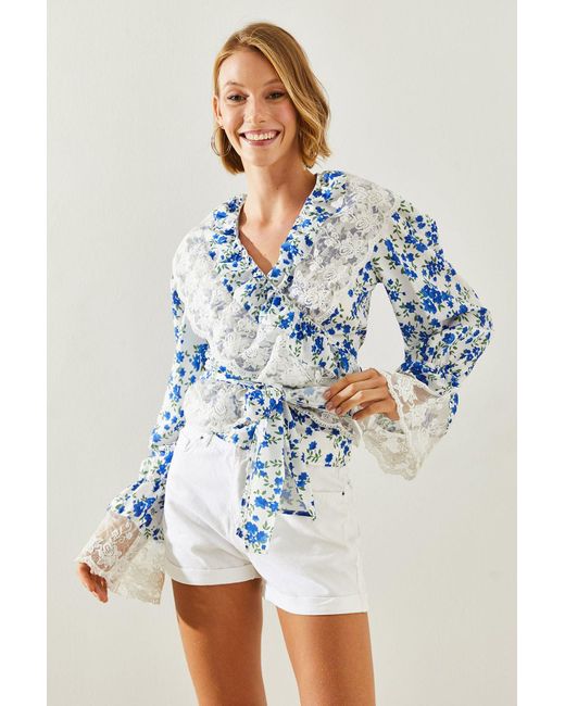 Bianco Lucci Blue Blumengemusterte Bluse – Fisto-Detail, Zum Binden 21200 Für Damen