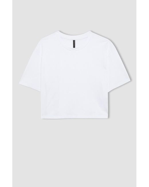 Defacto White T-shirt mit rundhalsausschnitt und kurzen ärmeln im boxy fit