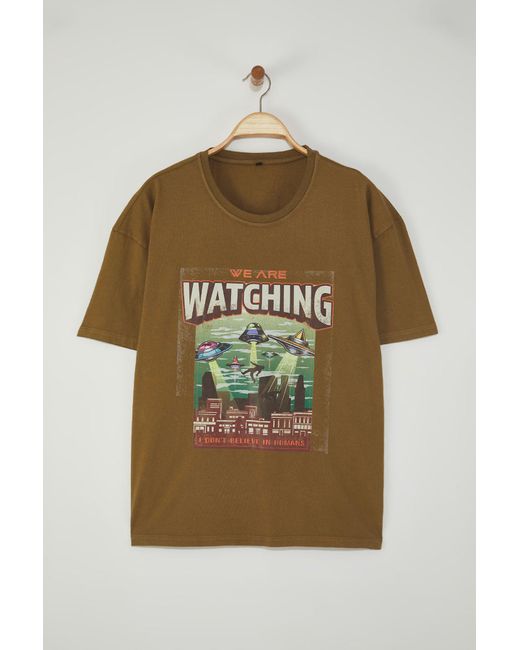 Trendyol Senffarbenes Oversize/Wide Cut T-Shirt Mit Space-Print Aus 100 Baumwolle Mit Vintage-/Faded-Effekt Für Herren in Green für Herren