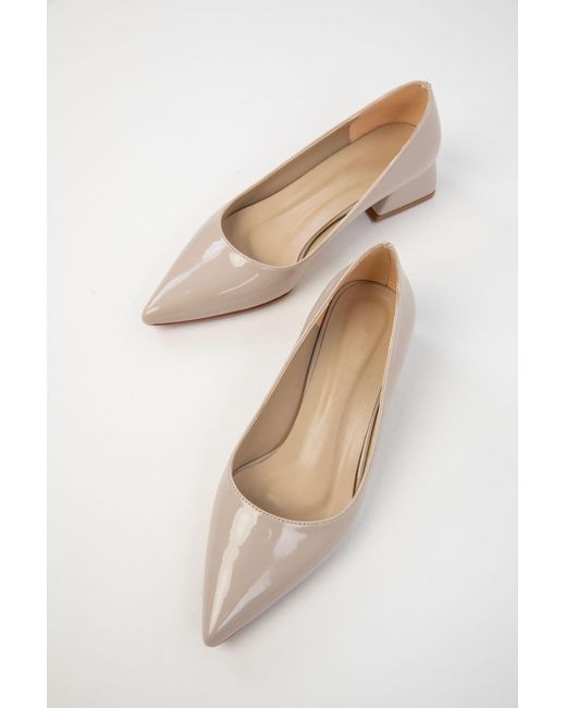 Soho White Klassische Schuhe Mit Absatz Aus Beigem Lackleder Für Damen