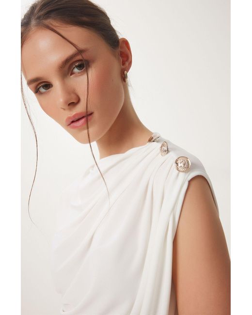 Happiness İstanbul White Bluse Mit Knöpfen, Drapiert Und Mit Knochenmuster Für Damen
