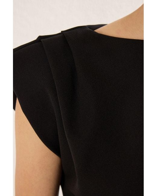 Trendyol Black Schwarzes, Körperbetontes, Schulterfreies, Plissiertes Mini-Webkleid Für Damen