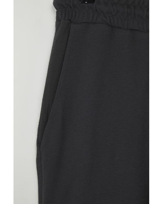 Trendyol White Hochwertige, Anthrazitfarbene Shorts Aus 100 Baumwolle Mit Normalem Schnitt –
