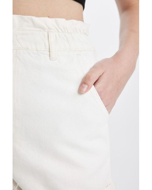 Defacto White Jeansshorts Mit Hoher Taille Und Gefaltetem Paperbag-Schnitt C2434Ax24Hs Für Damen