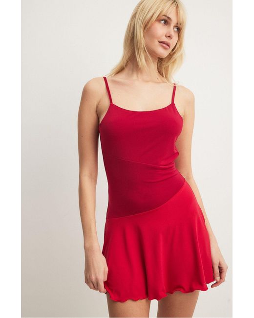 NA-KD Red Kleid mit offenem rücken und rüschendetail