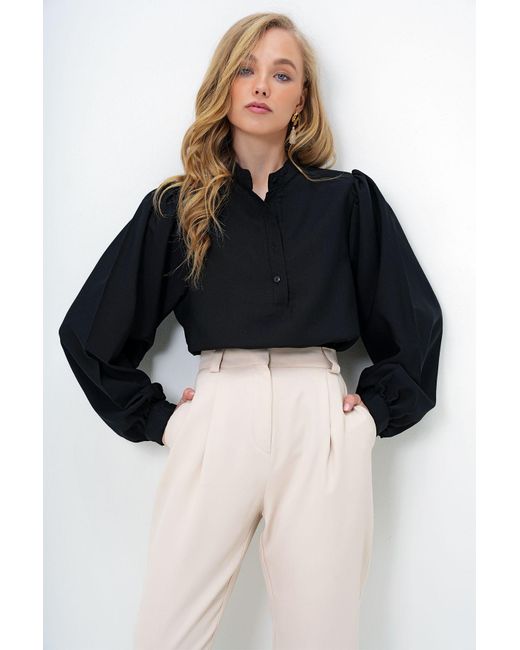 Trend Alaçatı Stili Black Schwarze Popeline-Hemdbluse Mit Richterkragen Und Halber Knopfleiste Alc-X14059 Für Damen