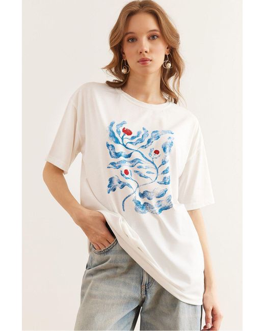 Olalook White Weißes T-Shirt Mit Aquarell-Details Und Bequemer Passform Tsh- 19000839 Für Damen