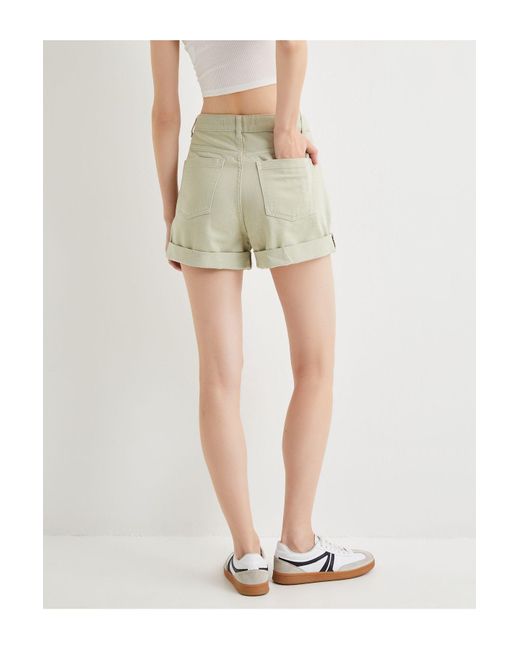 Koton White Bequeme Baumwoll-Shorts Mit Knöpfen Und Mehrlagigen Taschen Für Damen
