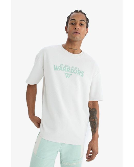 Defacto Fit Nba Golden State Warriors – T-Shirt Mit Rundhalsausschnitt, Rückenaufdruck Und Weitem Schnitt Für Herren in Natural für Herren