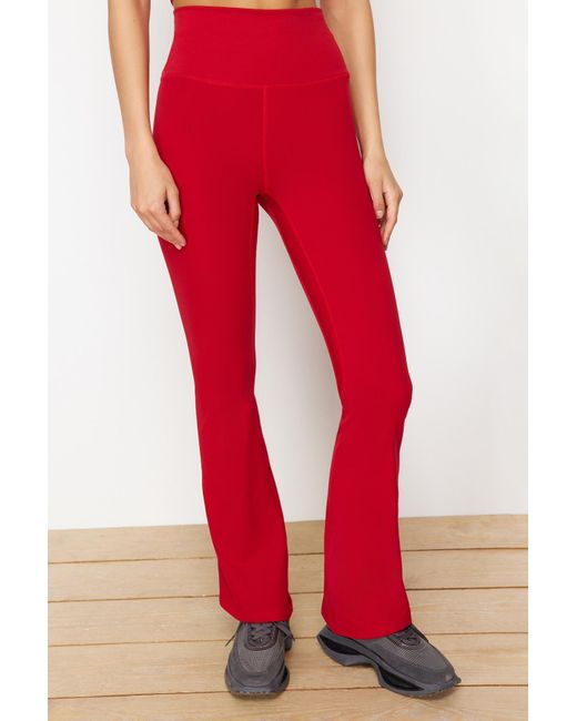 Trendyol Red Gestrickte sport-leggings für yoga mit spanischen beinen in aus gebürstetem, weichem stoff