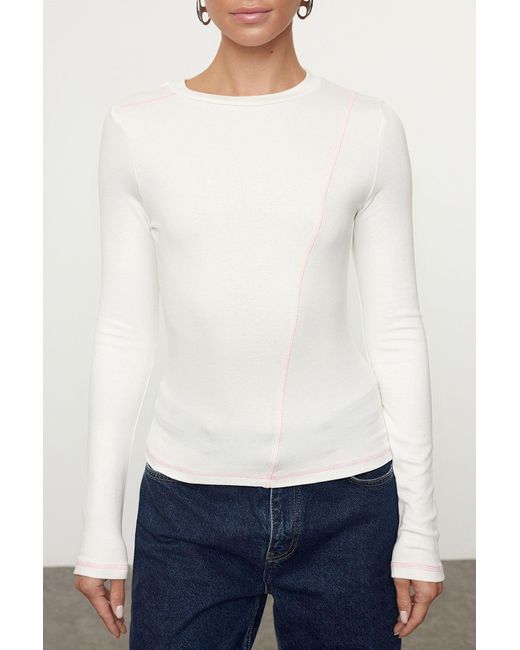 Trendyol White Flexible Strickbluse – Rundhalsausschnitt, Kinderbett-Nähte, Figurbetont Für Damen