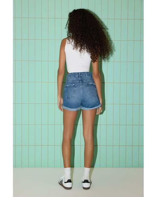 Trendyol Blue Dunkelblaue Mini-Jeansshorts Mit Hoher Taille Und Beinfalten Für Damen